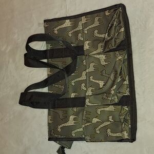 Go Go giraffe utility tote by Thirty-one